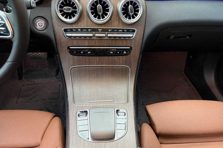 Used Mercedes-Benz GLC 2020 Facelifted GLC 300 L 4MATIC Luxury Edition Interior 3