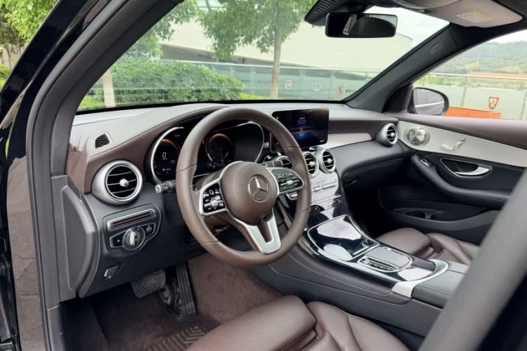 Used Mercedes-Benz GLC 2020 Facelifted GLC 260 L 4MATIC Dynamic Edition Interior 3