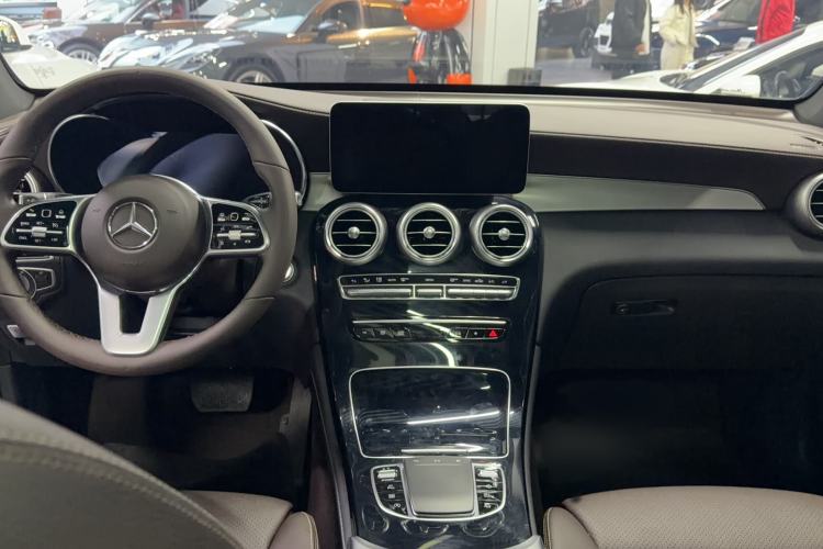 Used Mercedes-Benz GLC 2020 Facelifted GLC 260 L 4MATIC Dynamic Edition Interior 3