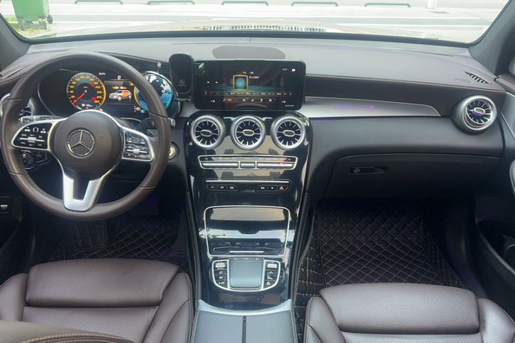 Used Mercedes-Benz GLC 2020 GLC 260 L 4MATIC Luxury Model Interior 3