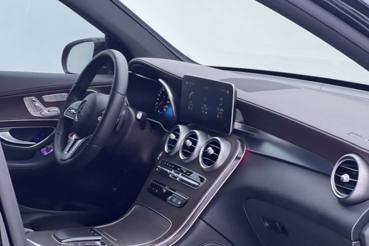 Used Mercedes-Benz GLC 2020 GLC 300 L 4MATIC Dynamic Edition Interior 3