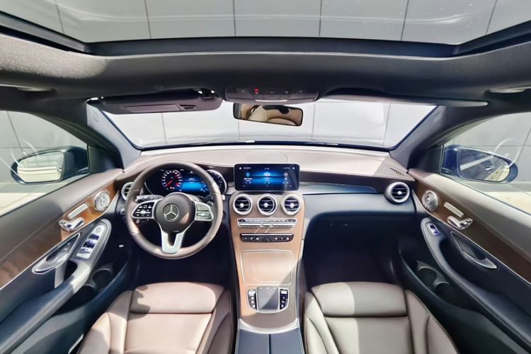 Used Mercedes-Benz GLC 2020 Facelift GLC 260 L 4MATIC Luxury Edition Interior 3
