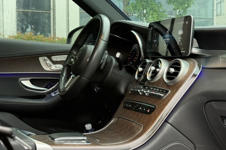 Used Mercedes-Benz GLC 2020 GLC 300 L 4MATIC Dynamic Edition Interior 3