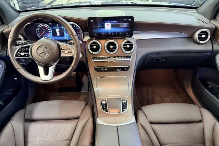 Used Mercedes-Benz GLC 2020 GLC 260 L 4MATIC Luxury Model Interior 3