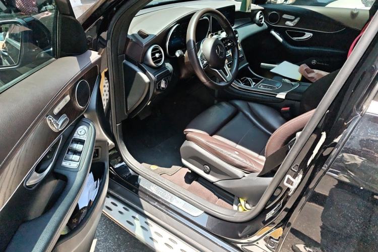 Used Mercedes-Benz GLC 2020 GLC 260 L 4MATIC Luxury Model Interior 3