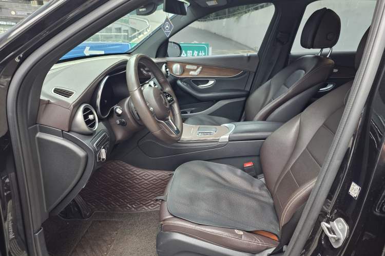 Used Mercedes-Benz GLC 2020 GLC 300 L 4MATIC Luxury Model Interior 4