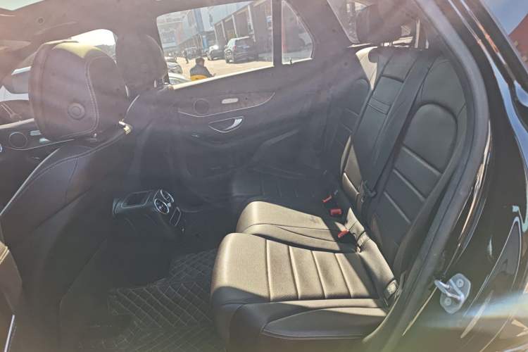Used Mercedes-Benz GLC 2020 Facelift GLC 260 L 4MATIC Luxury Edition Interior 4