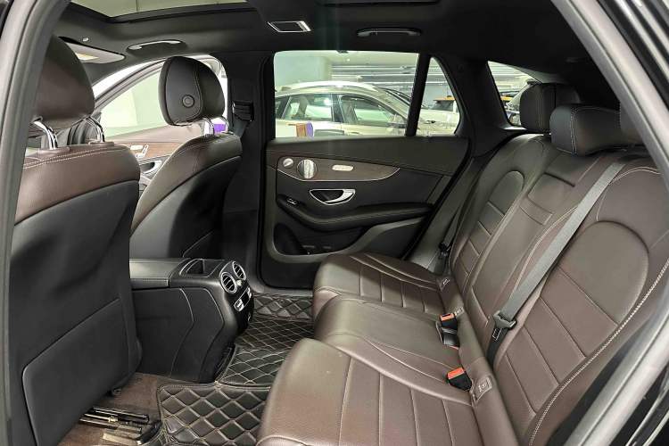 Used Mercedes-Benz GLC 2020 Facelift GLC 300 L 4MATIC Dynamic Edition Interior 4