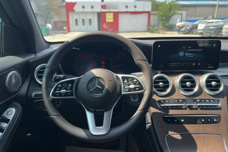 Used Mercedes-Benz GLC 2020 Facelift GLC 300 L 4MATIC Dynamic Edition Interior 4