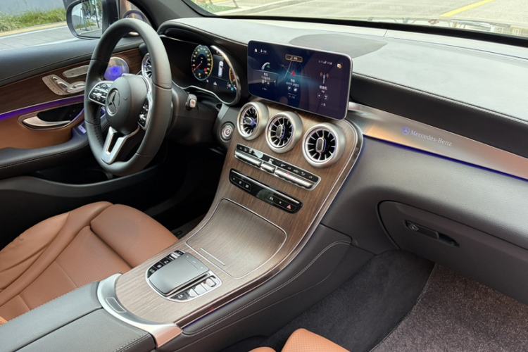 Used Mercedes-Benz GLC 2020 Facelifted GLC 300 L 4MATIC Luxury Edition Interior 4