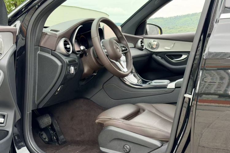 Used Mercedes-Benz GLC 2020 Facelifted GLC 260 L 4MATIC Dynamic Edition Interior 4