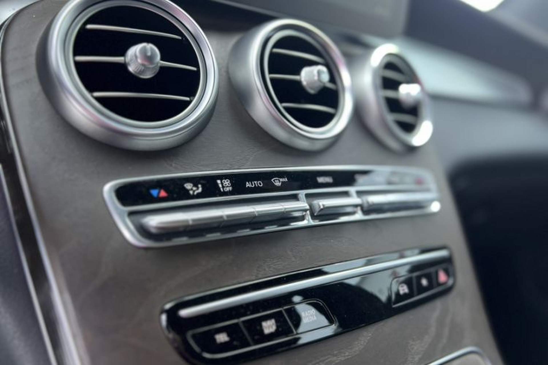 Used Mercedes-Benz GLC 2020 GLC 300 L 4MATIC Dynamic Edition Interior 4