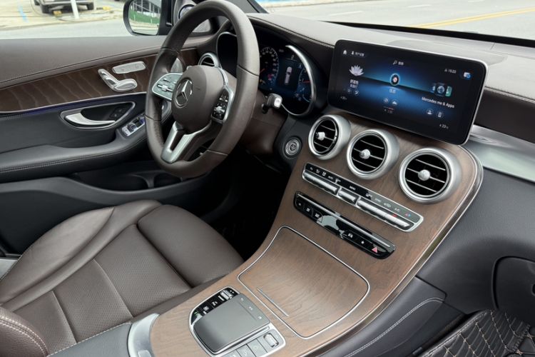 Used Mercedes-Benz GLC 2020 Facelift GLC 260 L 4MATIC Luxury Edition Interior 4