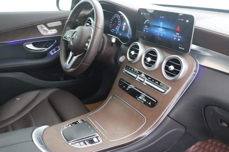Used Mercedes-Benz GLC 2020 Facelift GLC 300 L 4MATIC Dynamic Edition Interior 4