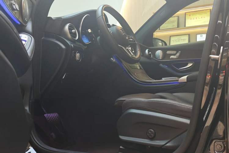 Used Mercedes-Benz GLC 2020 GLC 260 L 4MATIC Luxury Model Interior 4