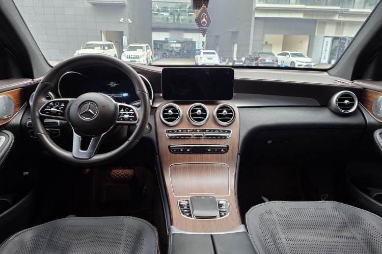 Used Mercedes-Benz GLC 2020 GLC 300 L 4MATIC Luxury Model Interior 5