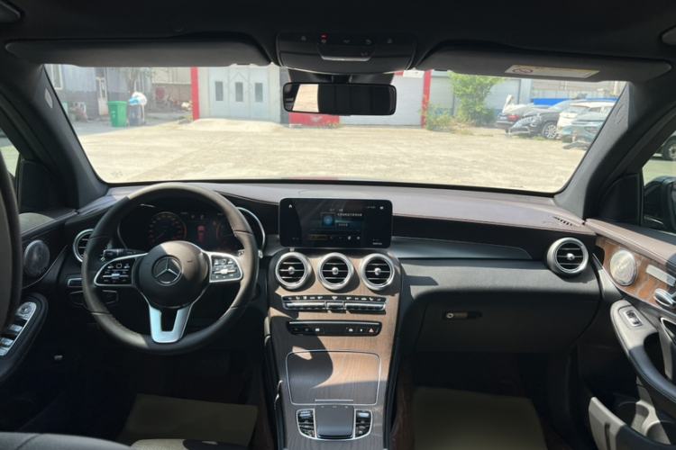 Used Mercedes-Benz GLC 2020 Facelift GLC 300 L 4MATIC Dynamic Edition Interior 5
