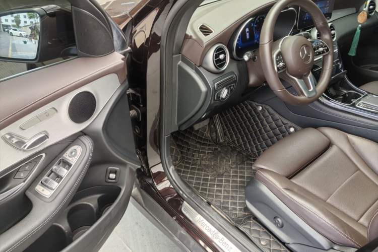 Used Mercedes-Benz GLC 2020 Facelifted GLC 260 L 4MATIC Dynamic Edition Interior 5