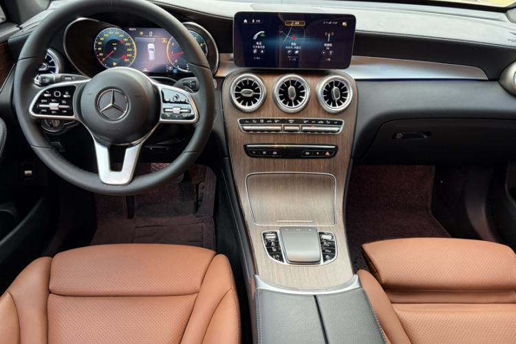 Used Mercedes-Benz GLC 2020 Facelifted GLC 300 L 4MATIC Luxury Edition Interior 5