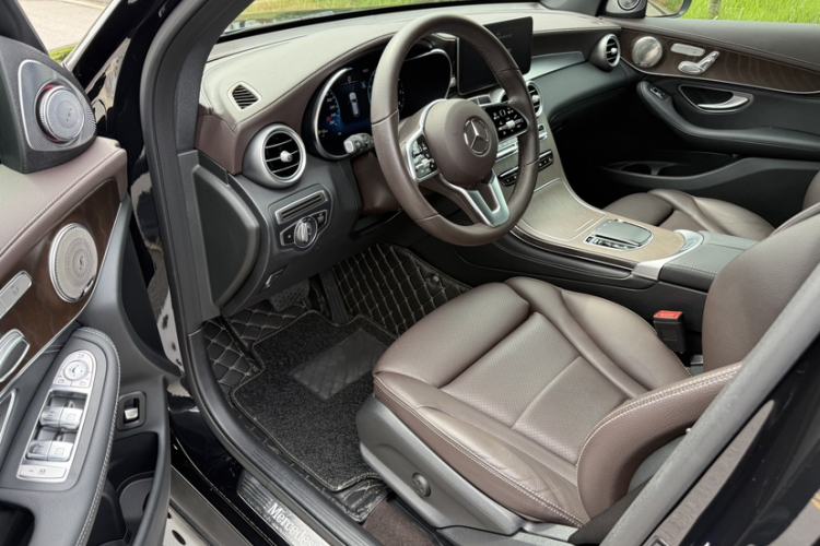 Used Mercedes-Benz GLC 2020 Facelift GLC 260 L 4MATIC Luxury Edition Interior 5