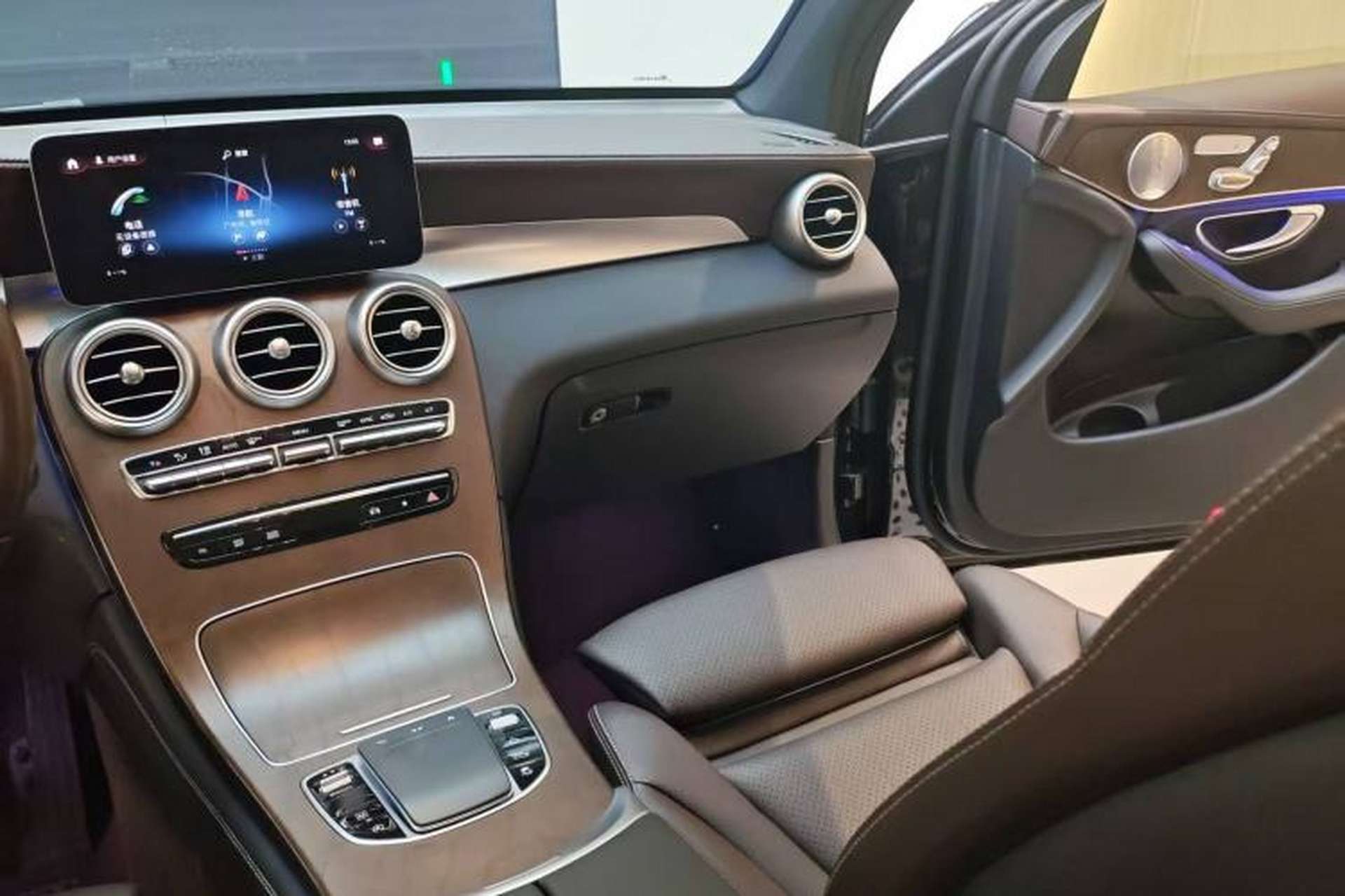 Used Mercedes-Benz GLC 2020 GLC 260 L 4MATIC Luxury Model Interior 5