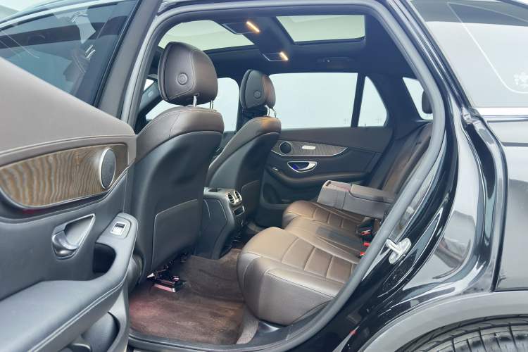 Used Mercedes-Benz GLC 2020 GLC 260 L 4MATIC Luxury Model Interior 5