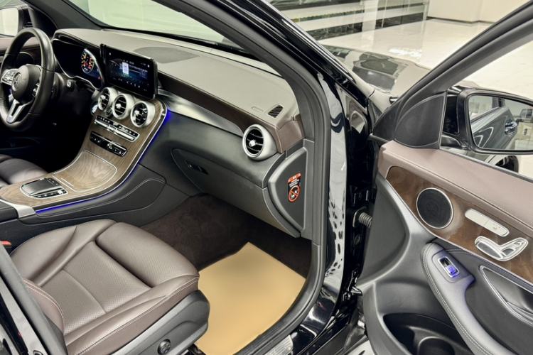 Used Mercedes-Benz GLC 2020 Facelift GLC 300 L 4MATIC Dynamic Edition Interior 6