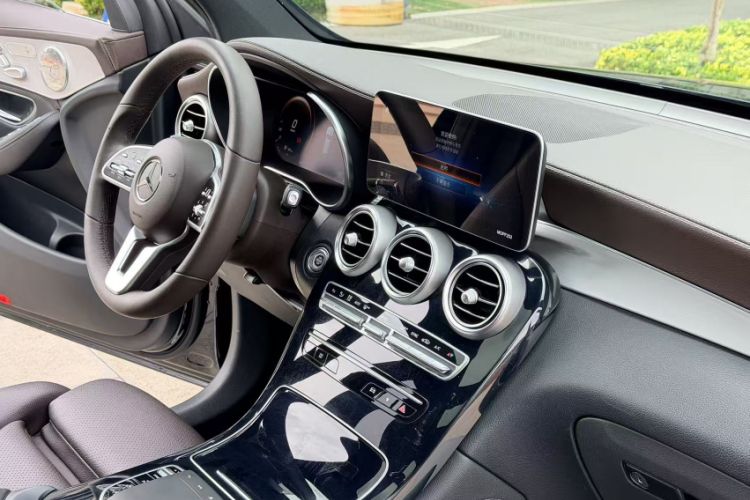 Used Mercedes-Benz GLC 2020 Facelifted GLC 260 L 4MATIC Dynamic Edition Interior 6