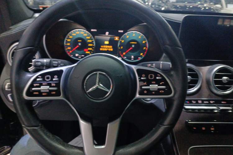 Used Mercedes-Benz GLC 2020 Facelift GLC 260 L 4MATIC Luxury Edition Interior 7