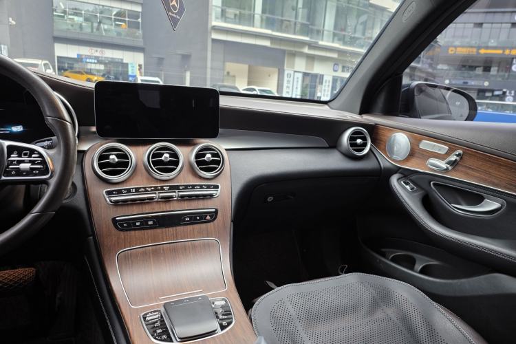 Used Mercedes-Benz GLC 2020 GLC 300 L 4MATIC Luxury Model Interior 7