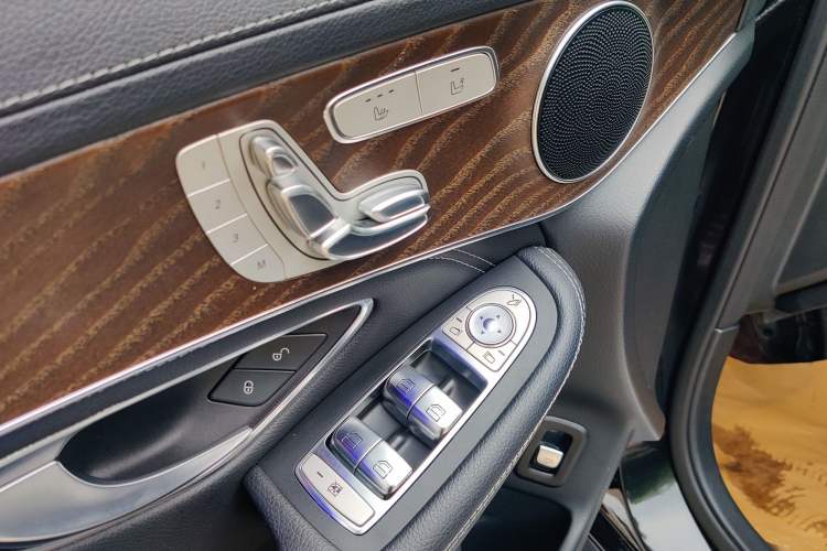 Used Mercedes-Benz GLC 2020 Facelift GLC 300 L 4MATIC Dynamic Edition Interior 8