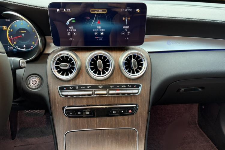 Used Mercedes-Benz GLC 2020 Facelifted GLC 300 L 4MATIC Luxury Edition Interior 8