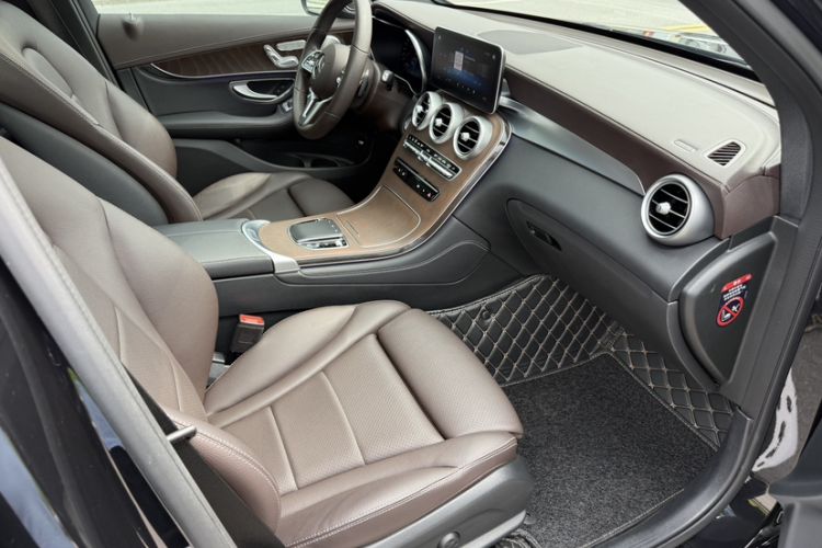 Used Mercedes-Benz GLC 2020 Facelift GLC 260 L 4MATIC Luxury Edition Interior 8