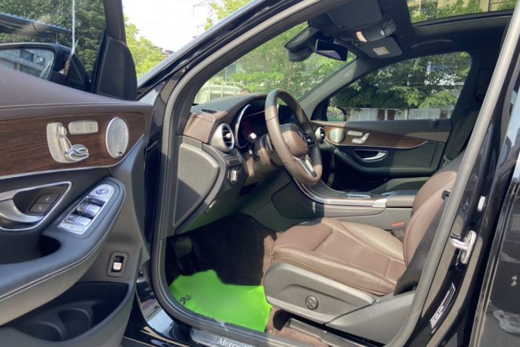 Used Mercedes-Benz GLC 2020 Facelift GLC 300 L 4MATIC Dynamic Edition Interior 9
