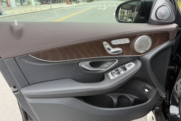 Used Mercedes-Benz GLC 2020 Facelift GLC 260 L 4MATIC Luxury Edition Interior 9