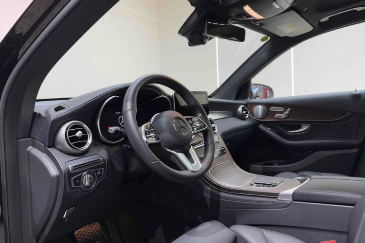 Used Mercedes-Benz GLC 2020 GLC 300 L 4MATIC Luxury Model Left Front Seat
