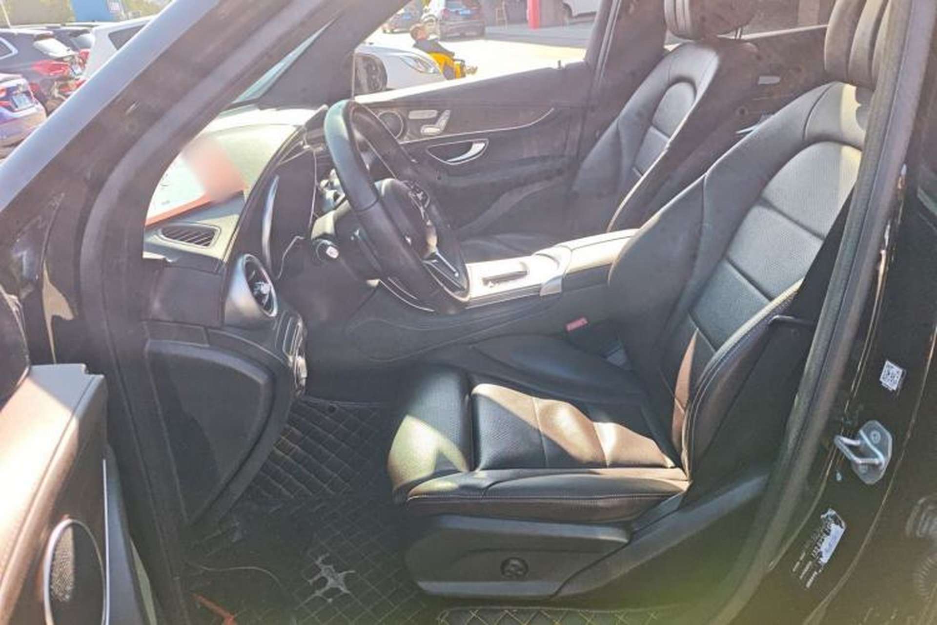 Used Mercedes-Benz GLC 2020 Facelift GLC 260 L 4MATIC Luxury Edition Left Front Seat