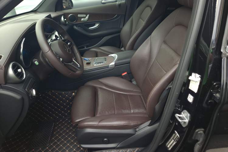 Used Mercedes-Benz GLC 2020 Facelift GLC 260 L 4MATIC Luxury Edition Left Front Seat