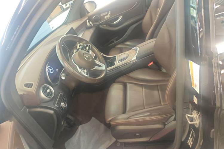Used Mercedes-Benz GLC 2020 Facelift GLC 260 L 4MATIC Luxury Edition Left Front Seat