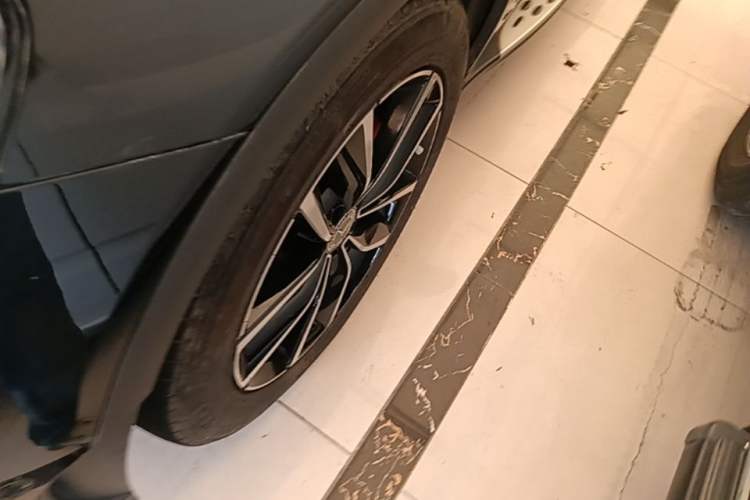 Used Mercedes-Benz GLC 2020 Facelift GLC 300 L 4MATIC Dynamic Edition Left Front Wheel Hub