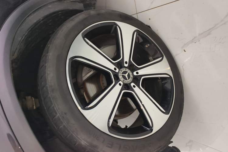 Used Mercedes-Benz GLC 2020 GLC 300 L 4MATIC Luxury Model Left Front Wheel Hub