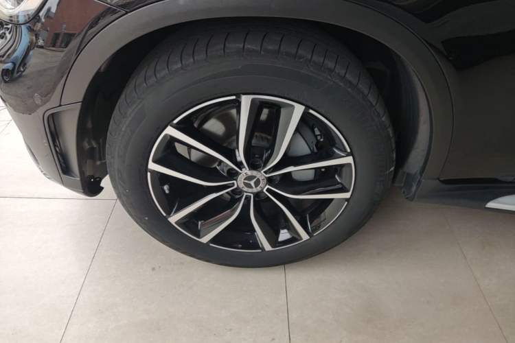 Used Mercedes-Benz GLC 2020 Facelift GLC 260 L 4MATIC Luxury Edition Left Front Wheel Hub