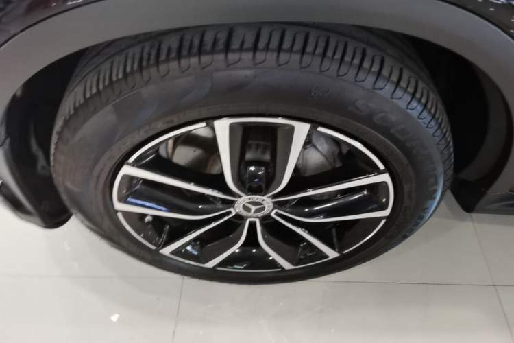 Used Mercedes-Benz GLC 2020 GLC 300 L 4MATIC Dynamic Edition Left Front Wheel Hub