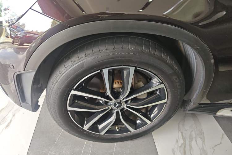 Used Mercedes-Benz GLC 2020 Facelift GLC 300 L 4MATIC Dynamic Edition Left Front Wheel Hub
