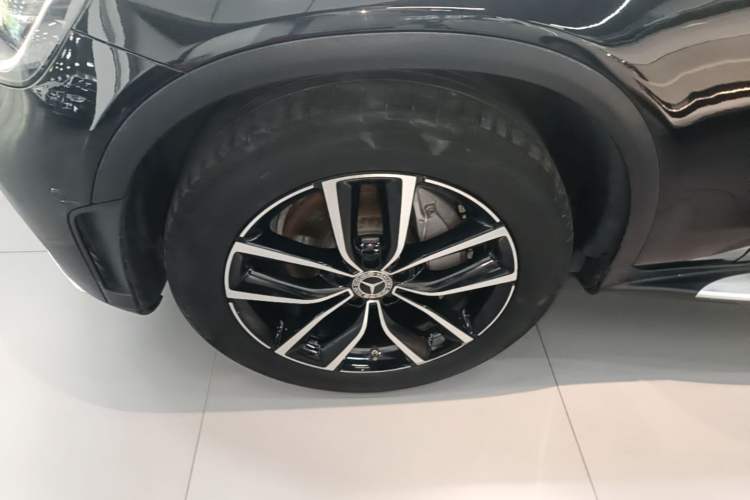 Used Mercedes-Benz GLC 2020 Facelift GLC 260 L 4MATIC Luxury Edition Left Front Wheel Hub