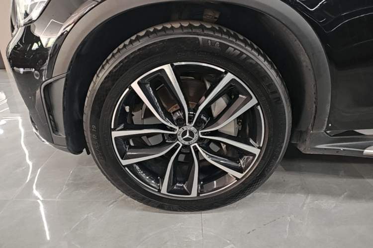 Used Mercedes-Benz GLC 2020 GLC 300 L 4MATIC Dynamic Edition Left Front Wheel Hub