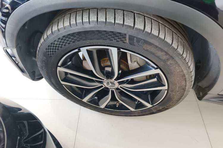 Used Mercedes-Benz GLC 2020 GLC 300 L 4MATIC Dynamic Edition Left Front Wheel Hub