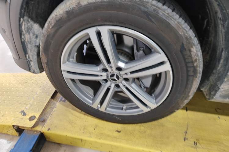 Used Mercedes-Benz GLC 2020 Facelifted GLC 260 L 4MATIC Dynamic Edition Left Front Wheel Hub