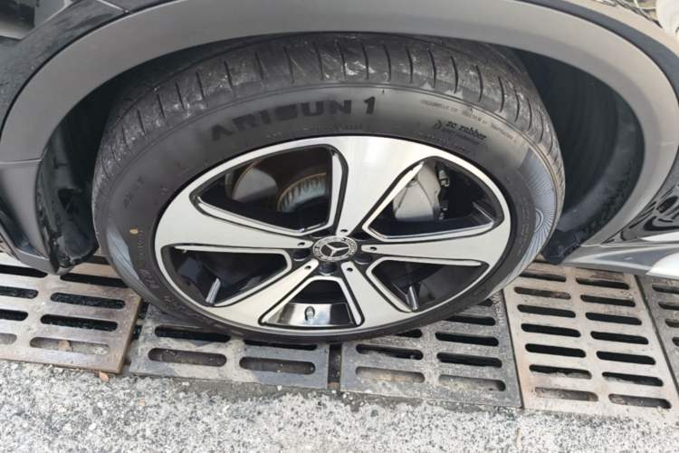 Used Mercedes-Benz GLC 2020 Facelifted GLC 300 L 4MATIC Luxury Edition Left Front Wheel Hub