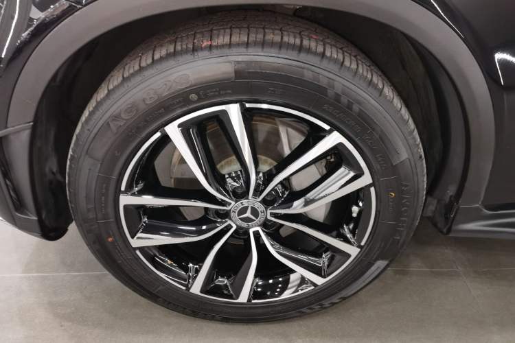 Used Mercedes-Benz GLC 2020 Facelift GLC 300 L 4MATIC Dynamic Edition Left Front Wheel Hub